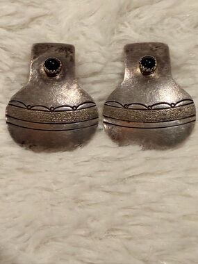 H & V Thompson Signed Navajo Pot Sterling Silver Earrings With onyx